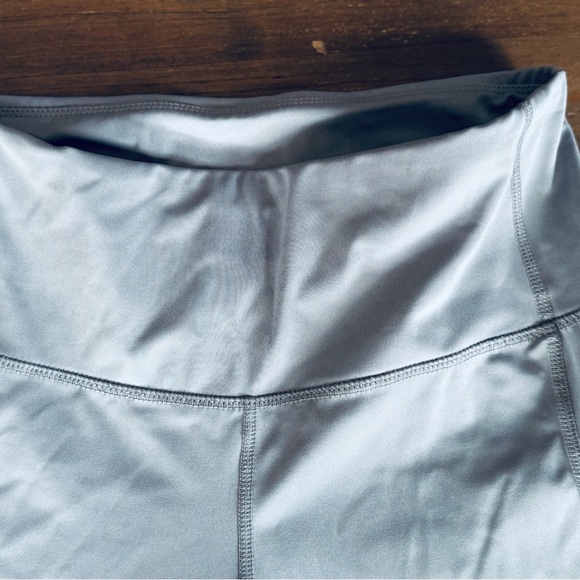 SWISS BRAND High-Waisted Light Blue Leggings with Pocket - Picture 7 of 9